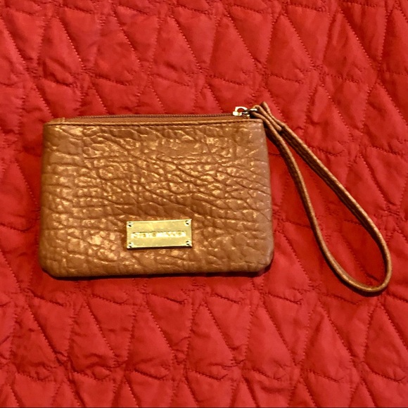 Steve Madden Wristlet _ Camel Color w/ Gold Logo - Picture 7 of 7